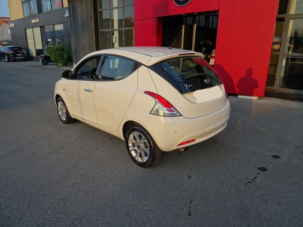 Lancia Ypsilon usata a Lucca (3)