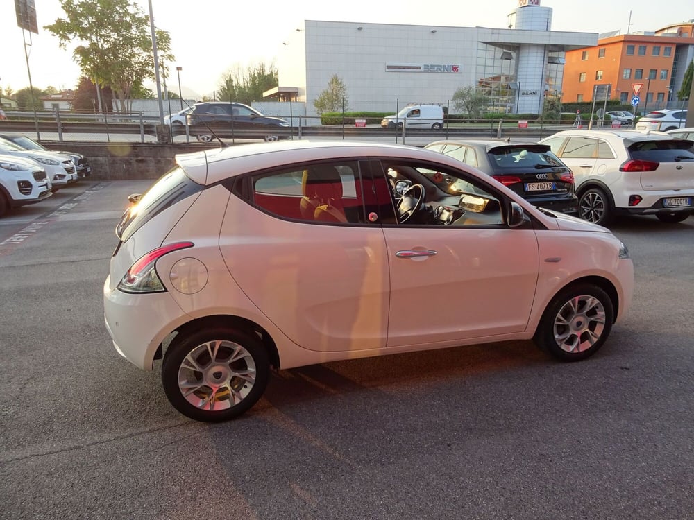 Lancia Ypsilon usata a Lucca (6)