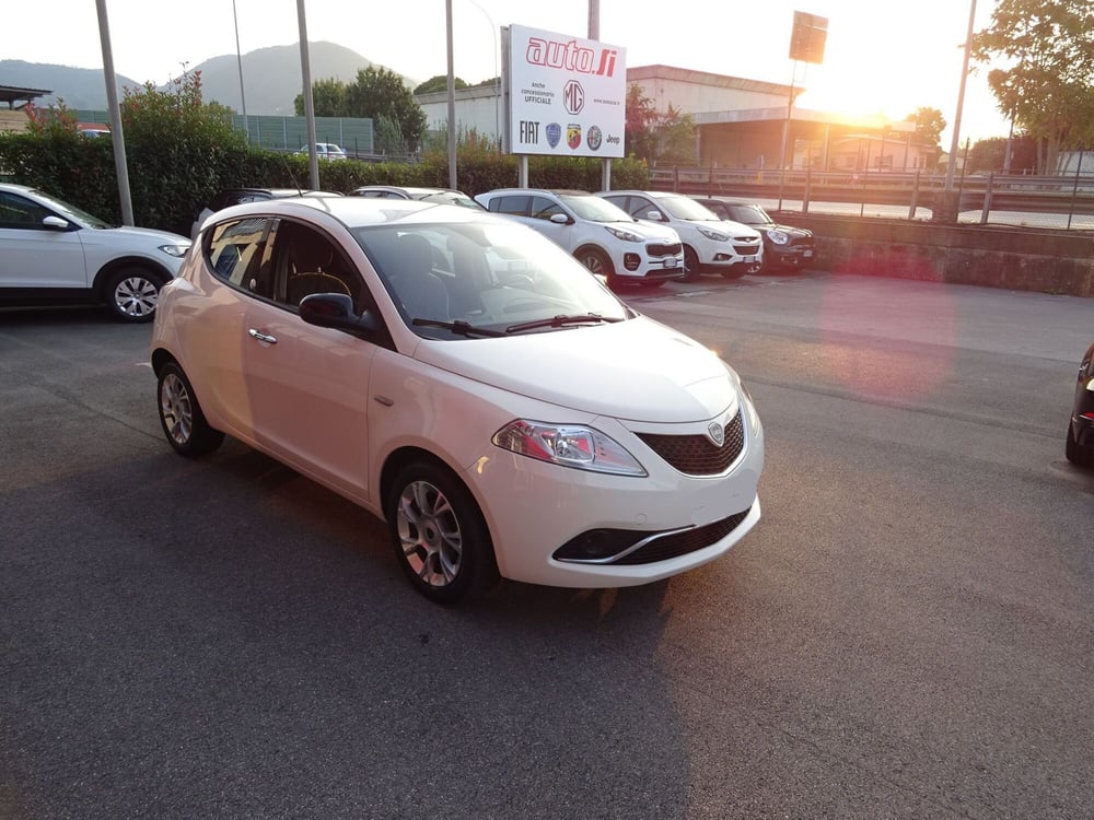 Lancia Ypsilon usata a Lucca (7)