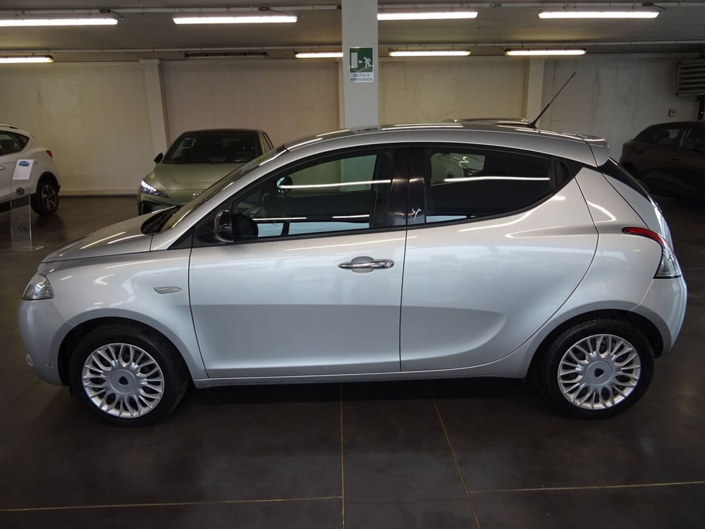 Lancia Ypsilon usata a Lucca (2)