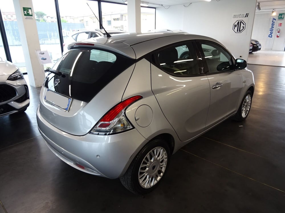 Lancia Ypsilon usata a Lucca (5)