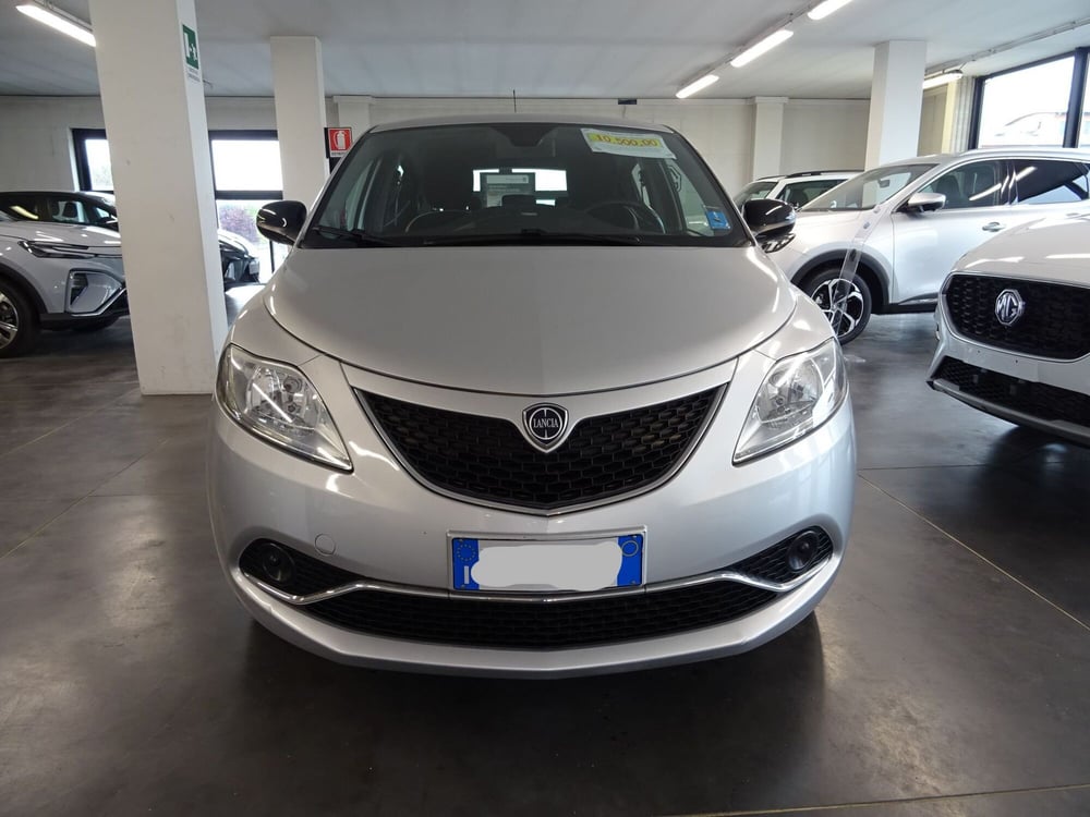 Lancia Ypsilon usata a Lucca (8)