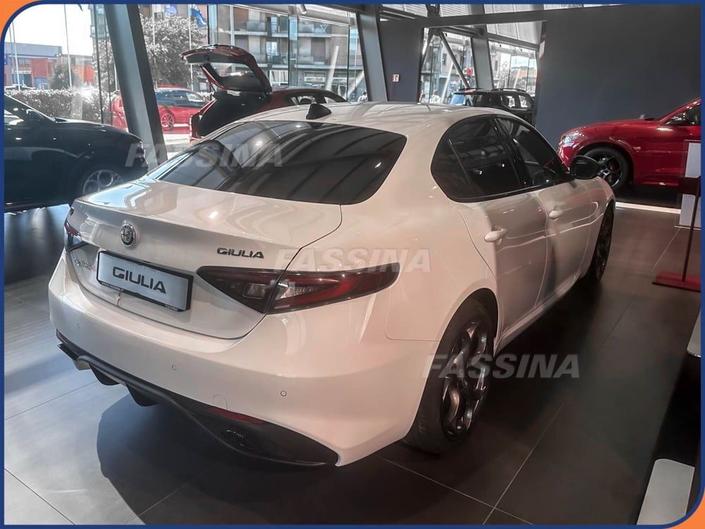 Alfa Romeo Giulia nuova a Milano (6)