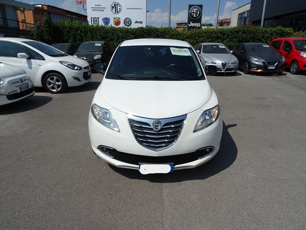 Lancia Ypsilon usata a Lucca