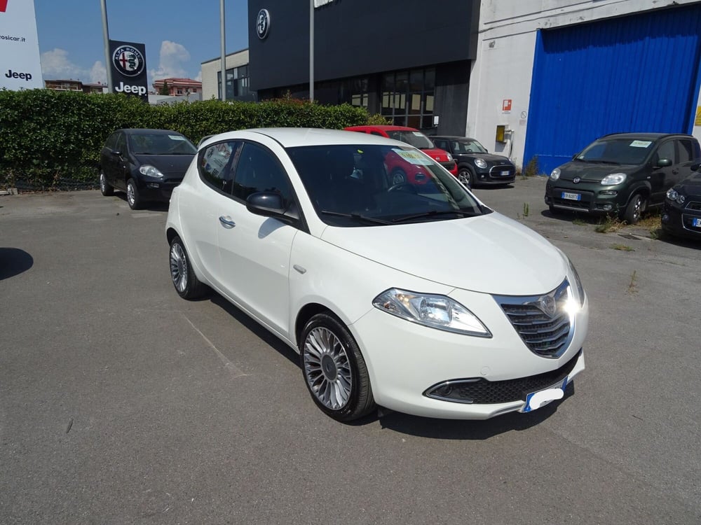 Lancia Ypsilon usata a Lucca (3)