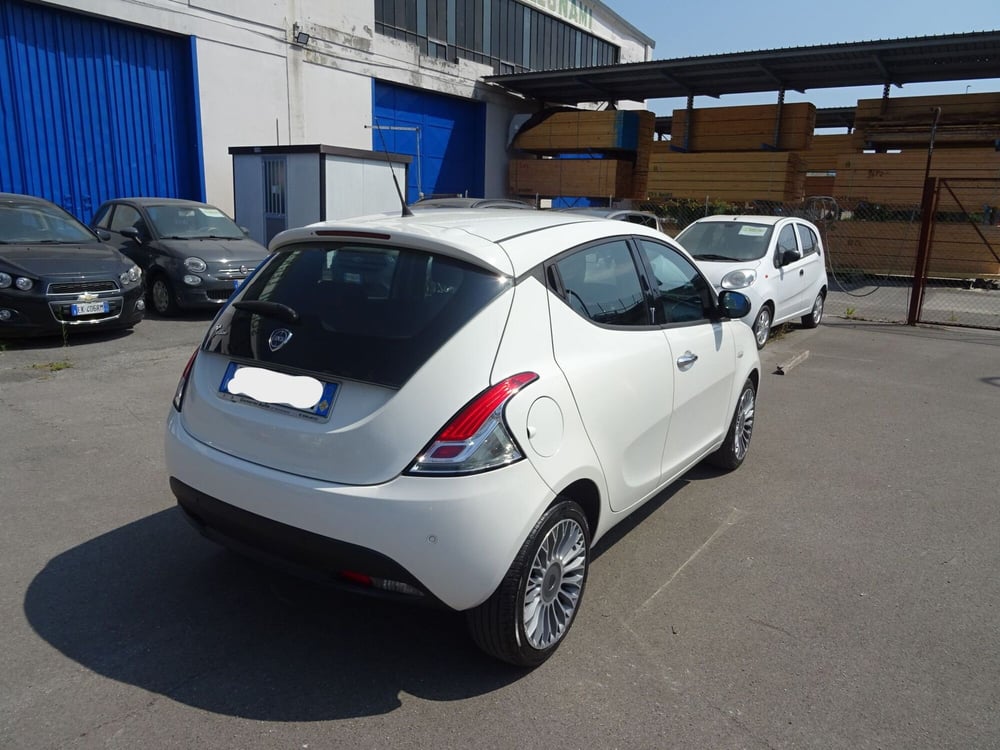 Lancia Ypsilon usata a Lucca (5)