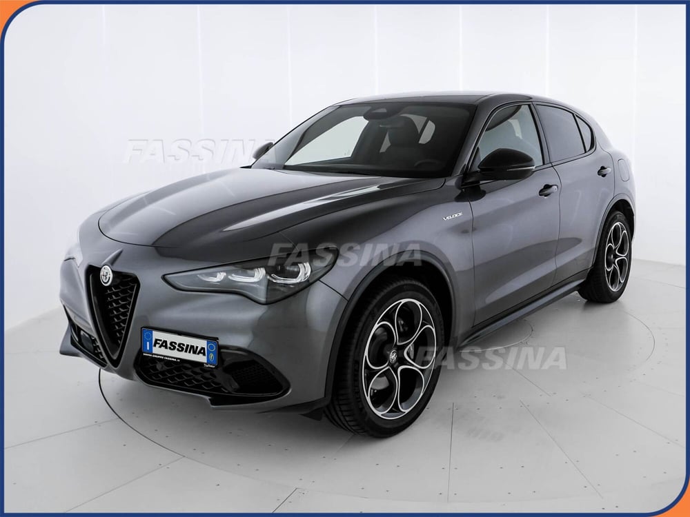 Alfa Romeo Stelvio nuova a Milano (3)