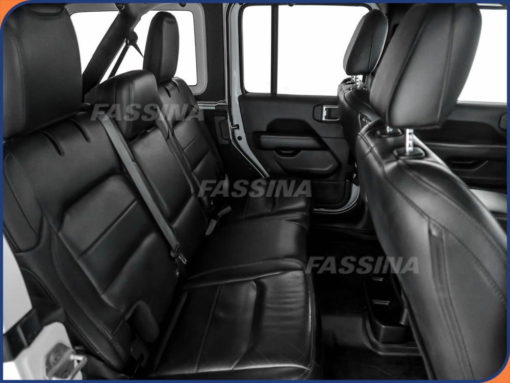 Jeep Wrangler Unlimited usata a Milano (9)