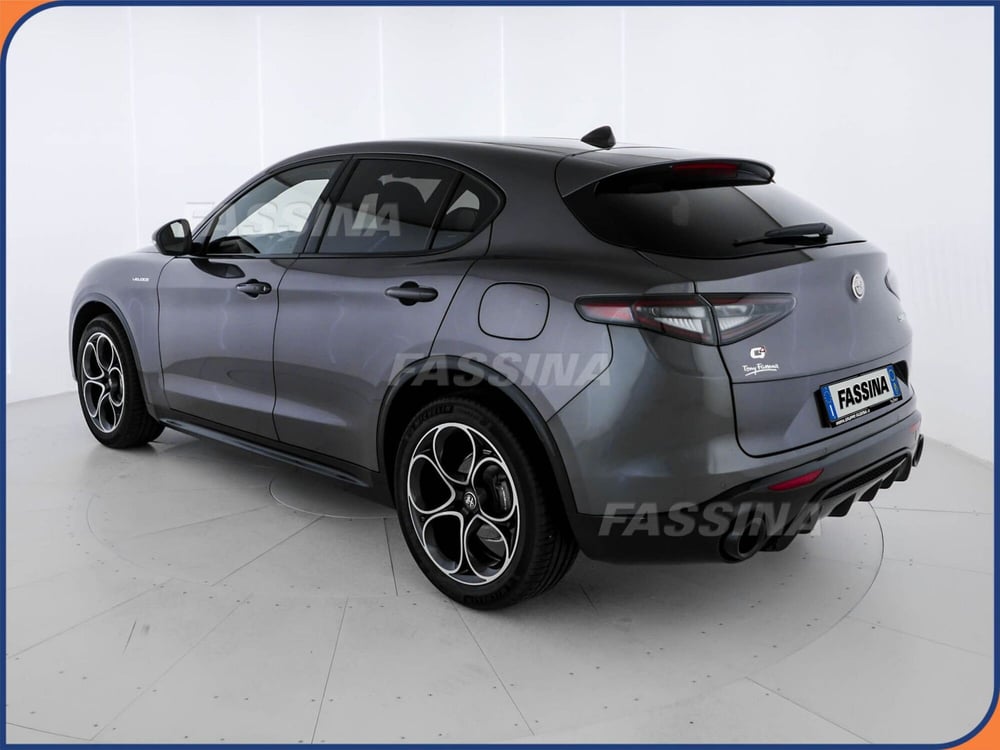 Alfa Romeo Stelvio nuova a Milano (4)