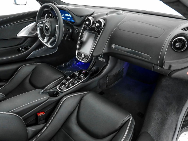 McLaren GT nuova a Milano (11)