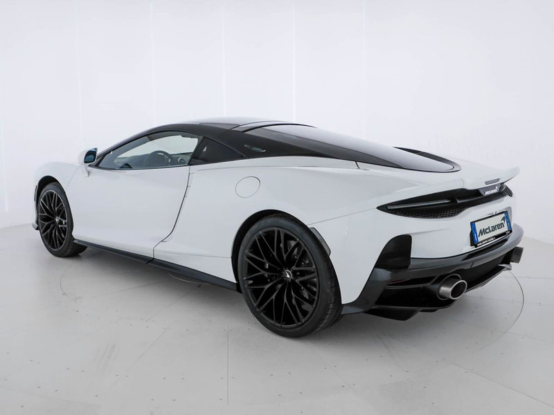 McLaren GT nuova a Milano (4)