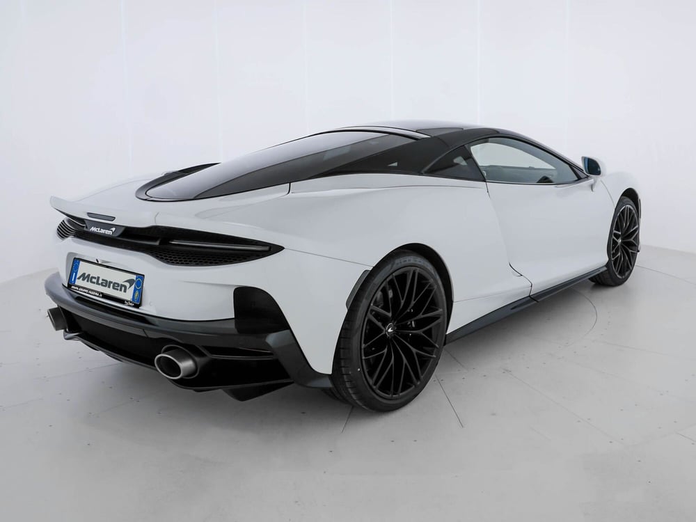 McLaren GT nuova a Milano (6)