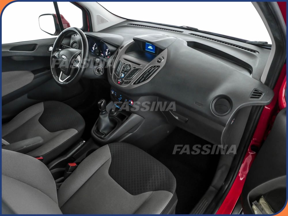 Ford Tourneo Courier usata a Milano (13)