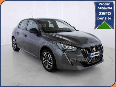 Peugeot 208 PureTech 100 Stop&amp;Start EAT8 5 porte Allure Pack  del 2023 usata a Milano