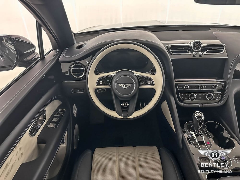 Bentley Bentayga nuova a Milano (11)