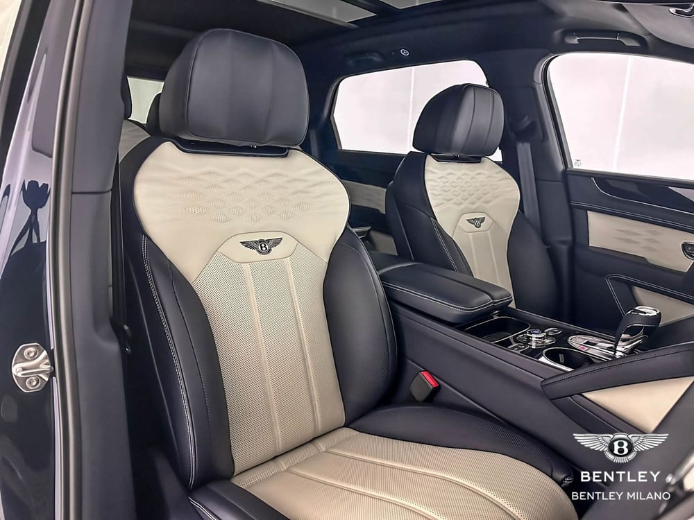 Bentley Bentayga nuova a Milano (15)