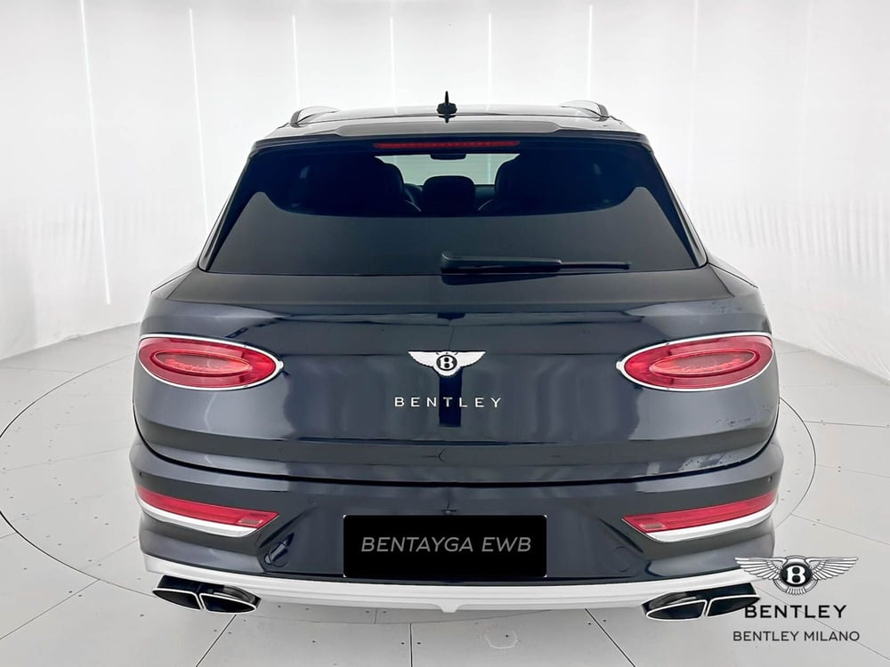 Bentley Bentayga nuova a Milano (5)