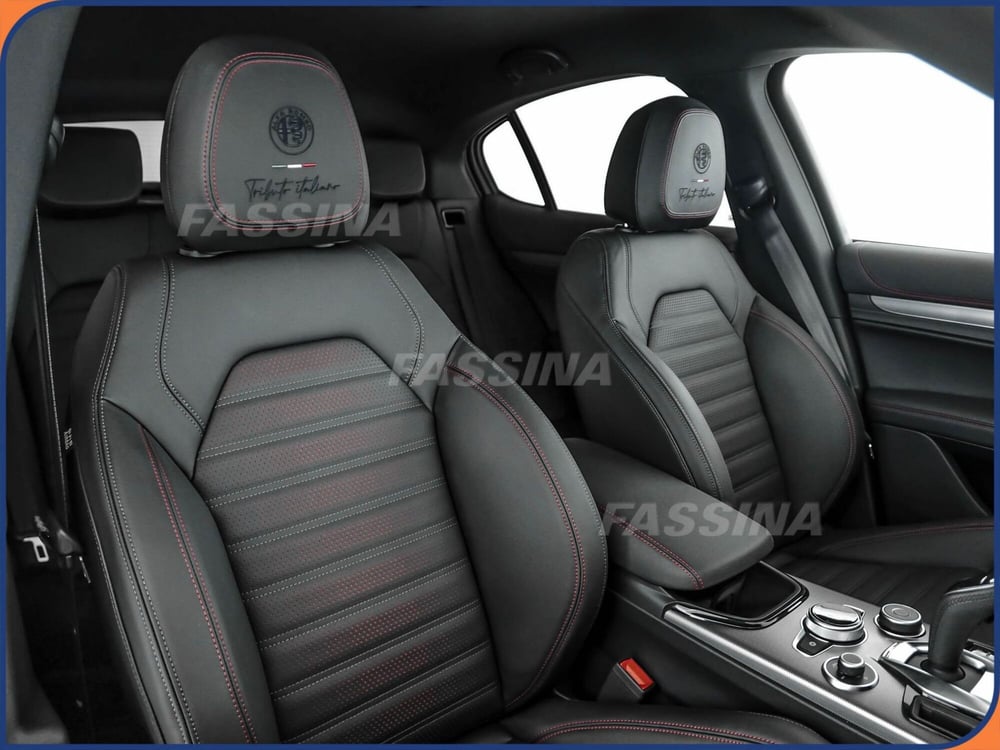 Alfa Romeo Stelvio nuova a Milano (11)