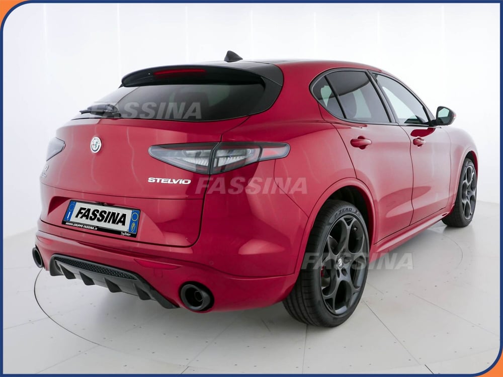 Alfa Romeo Stelvio nuova a Milano (5)