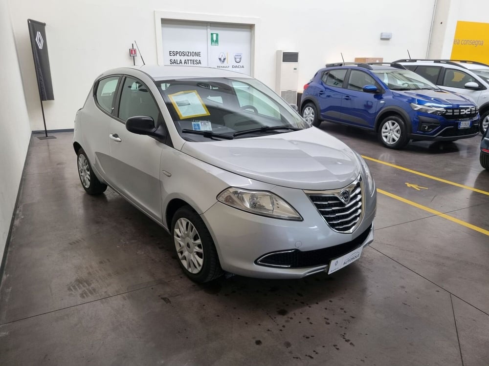 Lancia Ypsilon usata a Verona (4)