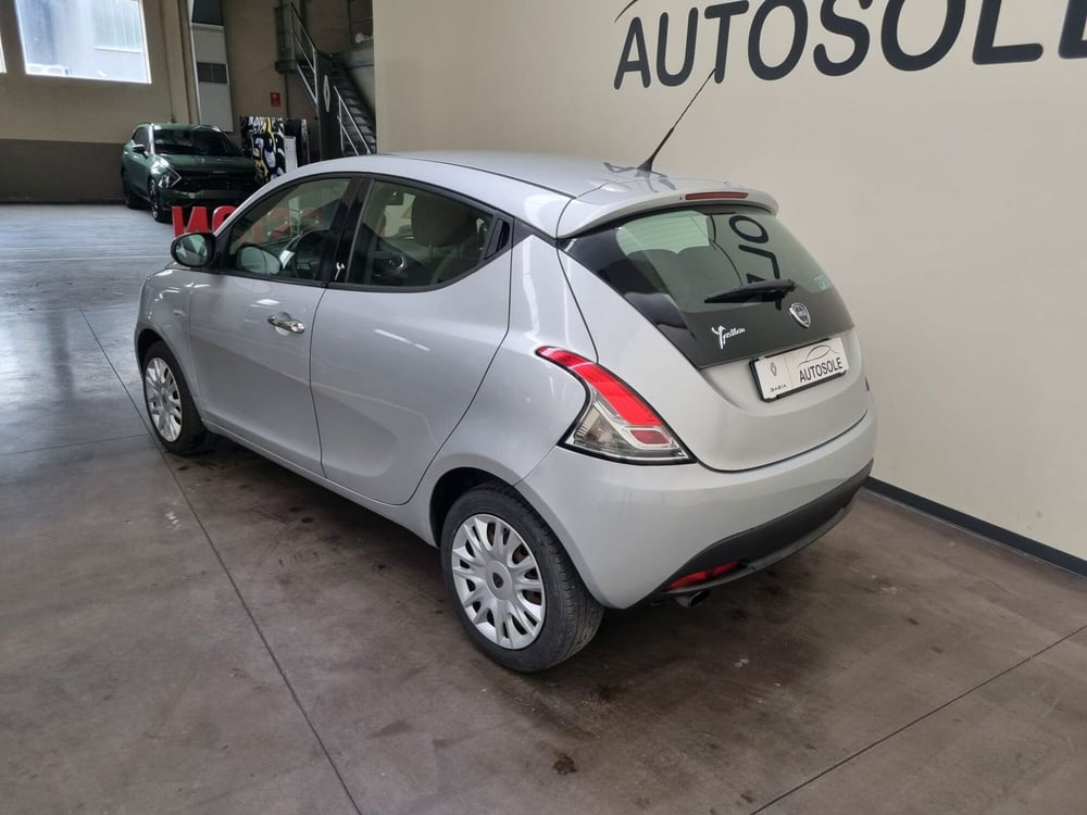 Lancia Ypsilon usata a Verona (5)