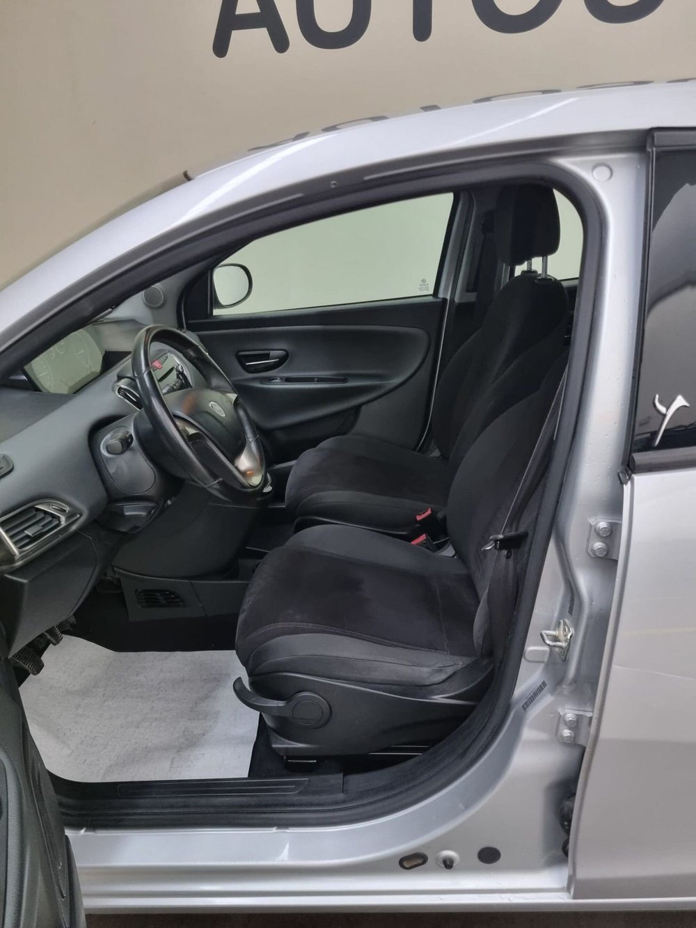 Lancia Ypsilon usata a Verona (7)