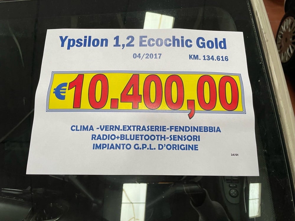 Lancia Ypsilon usata a Lucca (12)