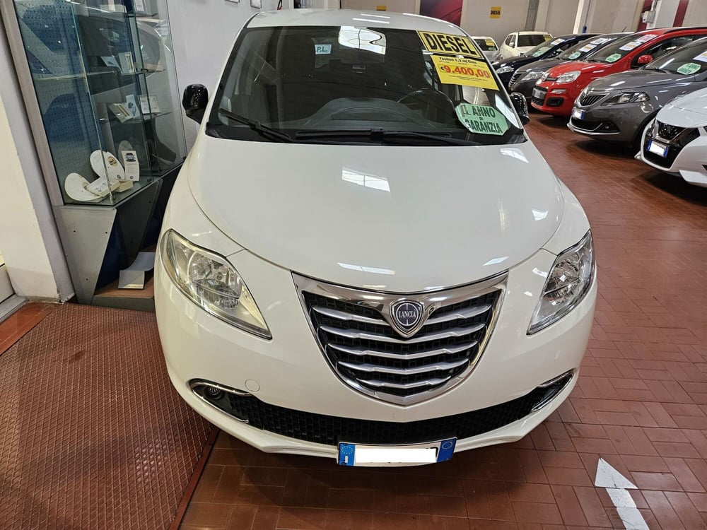 Lancia Ypsilon usata a Lucca (5)