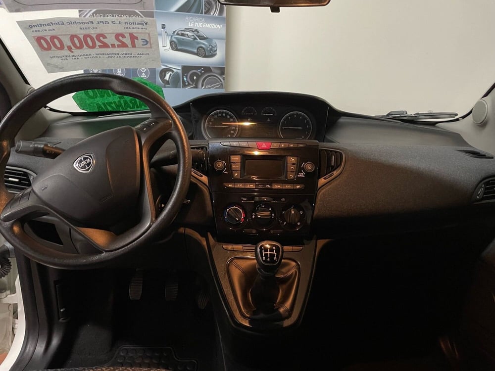 Lancia Ypsilon usata a Lucca (13)