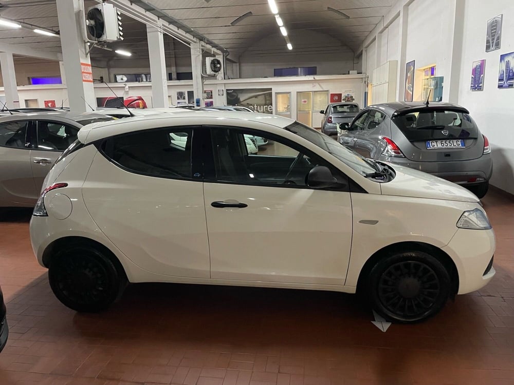 Lancia Ypsilon usata a Lucca (4)