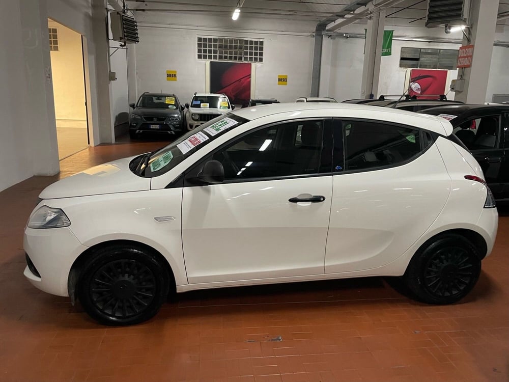 Lancia Ypsilon usata a Lucca (8)