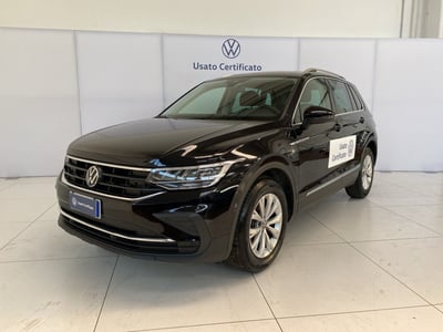 Volkswagen Tiguan 2.0 TDI 150 CV SCR DSG Life del 2023 usata a Cornegliano Laudense