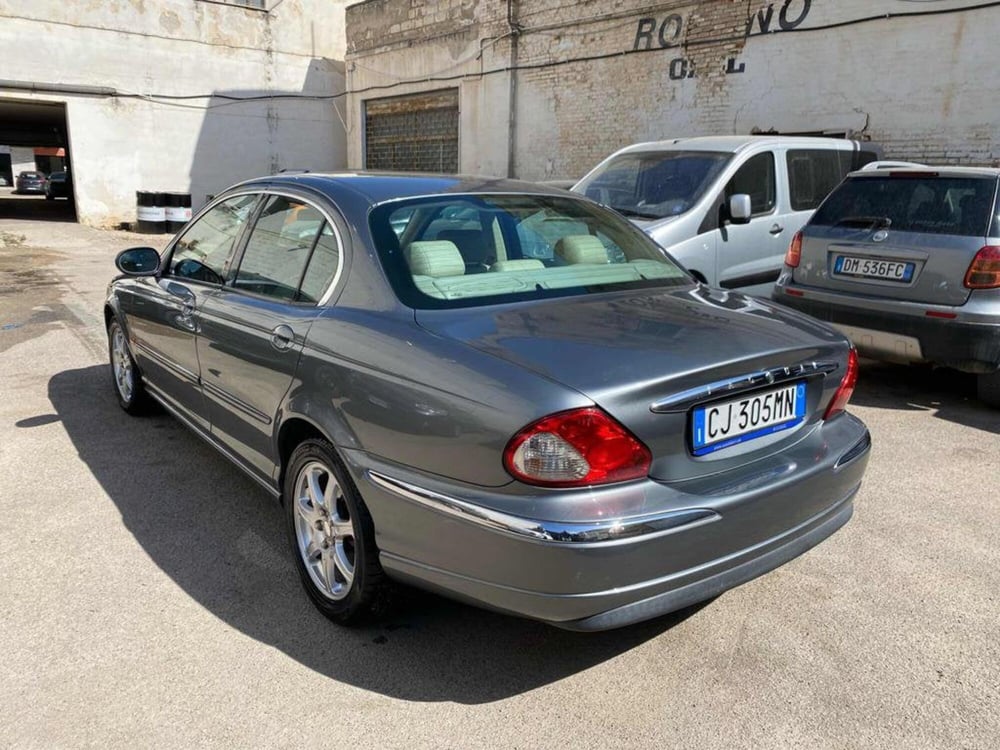 Jaguar X-Type usata a Foggia (6)