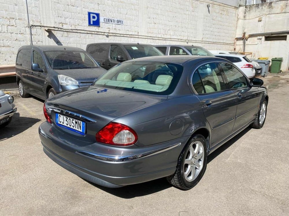 Jaguar X-Type usata a Foggia (7)