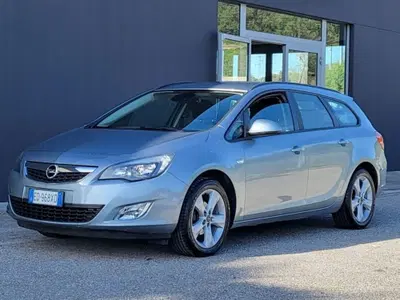 Opel Astra Station Wagon 1.4 Turbo 140CV Sports GPL Tech Elective del 2011 usata a Foggia