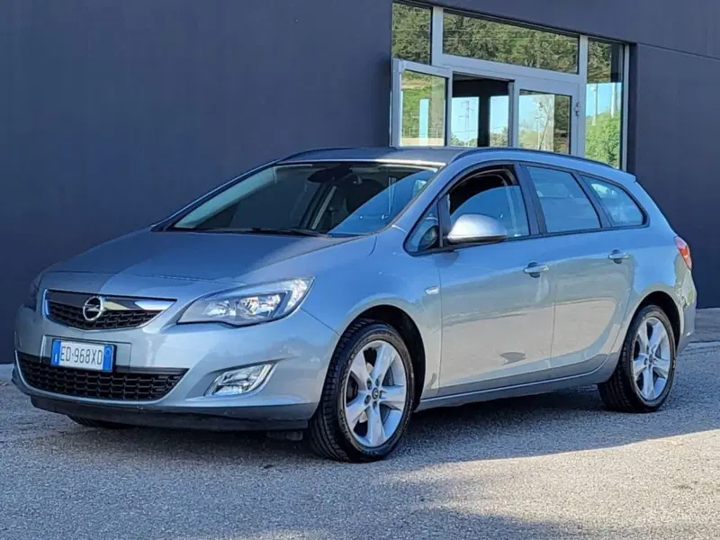 Opel Astra Station Wagon usata a Foggia