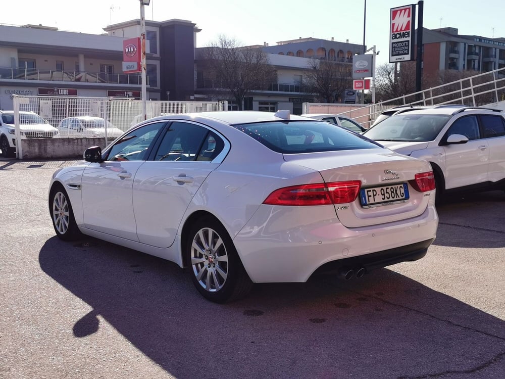 Jaguar XE usata a Foggia (5)