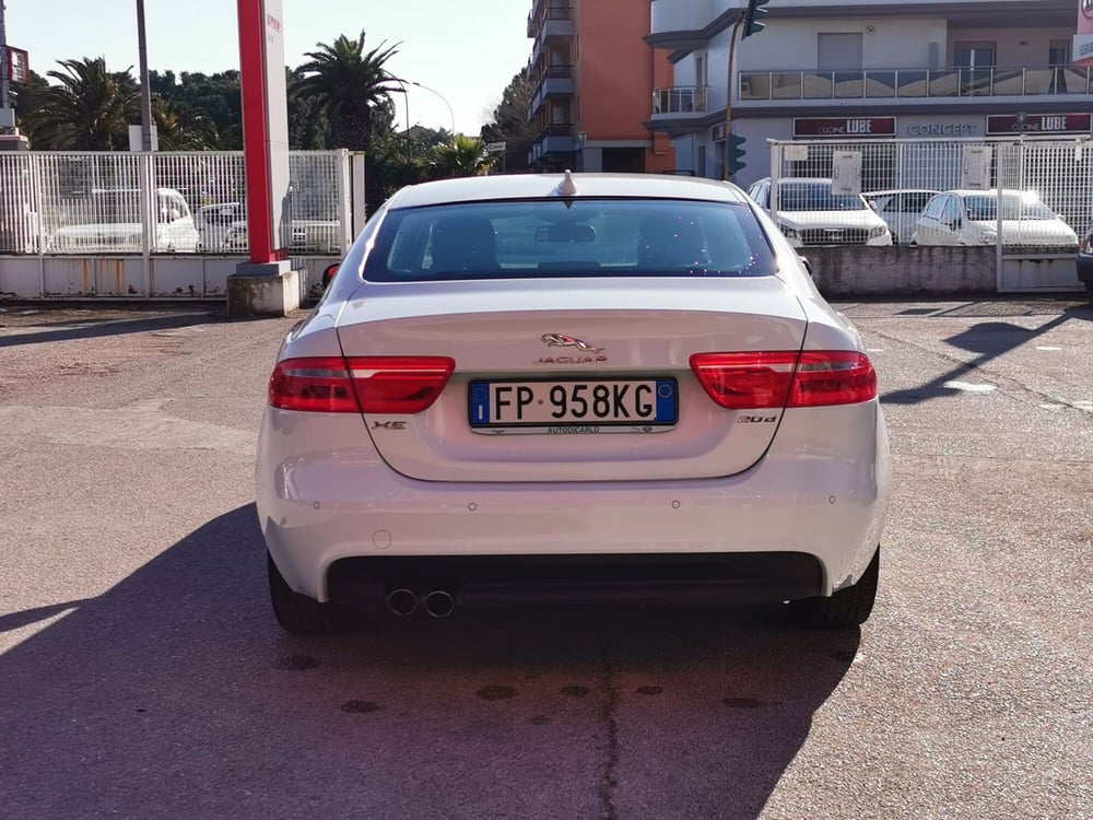 Jaguar XE usata a Foggia (6)