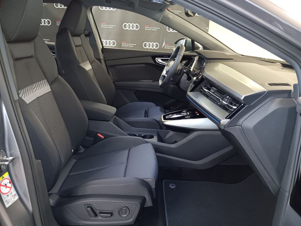 Audi Q4 Sportback nuova a Modena (16)