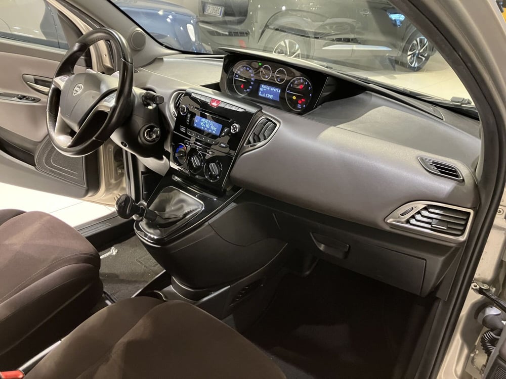 Lancia Ypsilon usata a Parma (10)