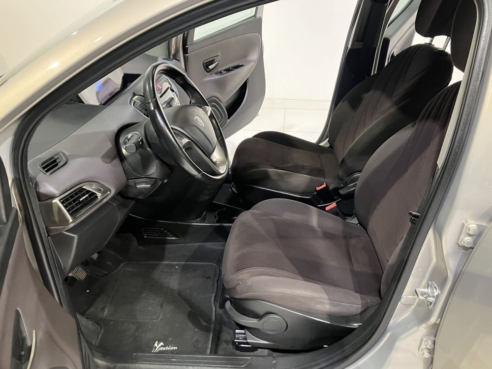 Lancia Ypsilon usata a Parma (11)