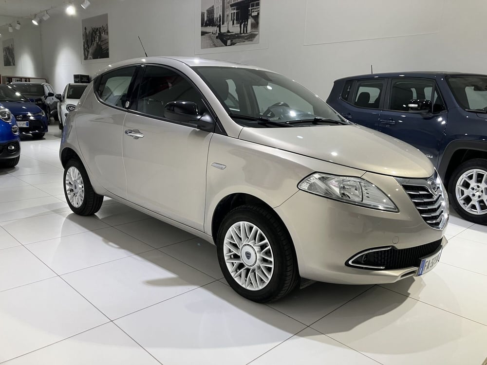 Lancia Ypsilon usata a Parma (3)