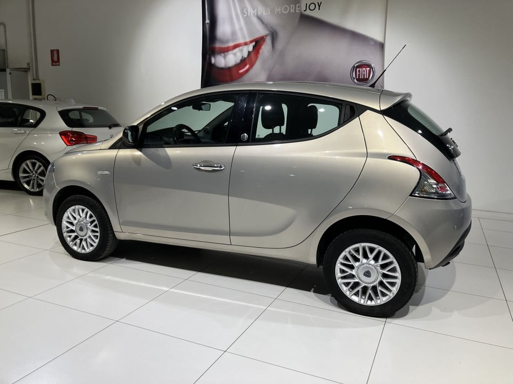 Lancia Ypsilon usata a Parma (4)