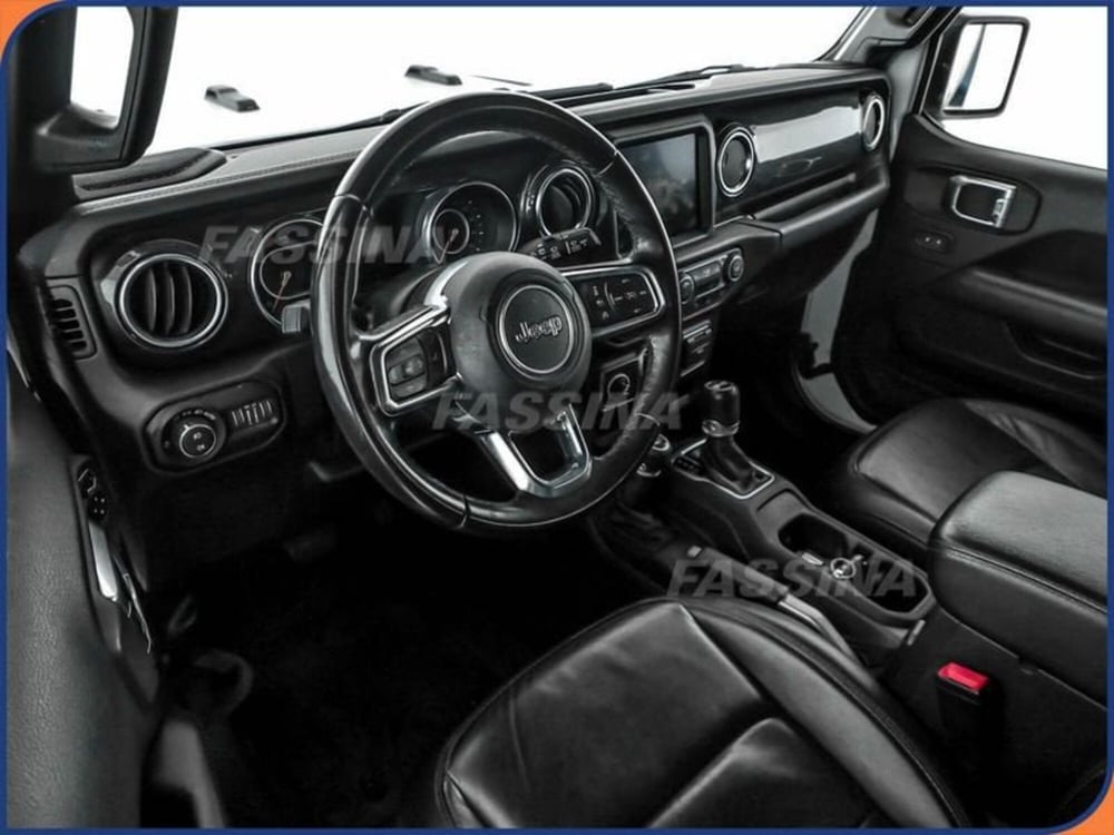 Jeep Wrangler Unlimited usata a Milano (9)