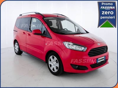 Ford Tourneo Courier 1.5 TDCI 75 CV Plus  del 2017 usata a Milano