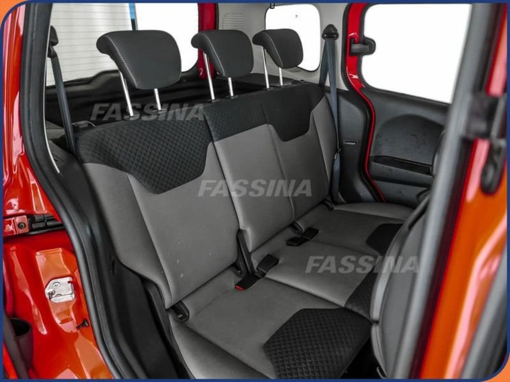 Ford Tourneo Courier usata a Milano (12)