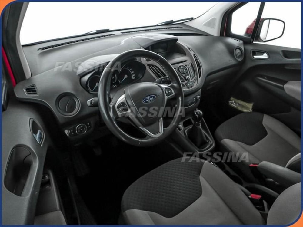 Ford Tourneo Courier usata a Milano (9)