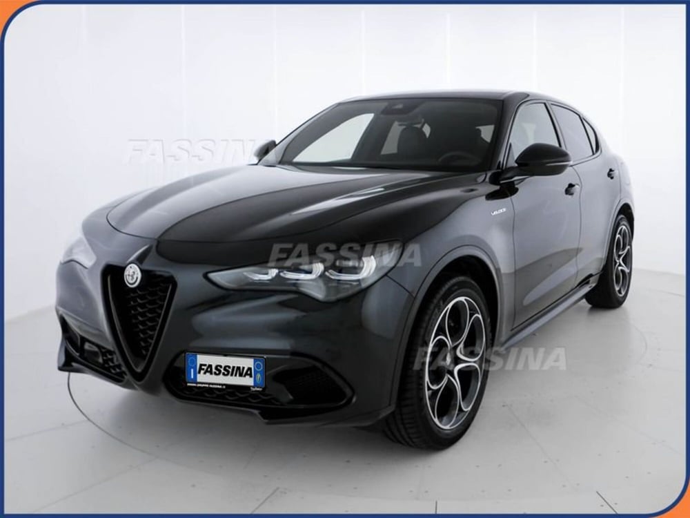 Alfa Romeo Stelvio nuova a Milano (3)