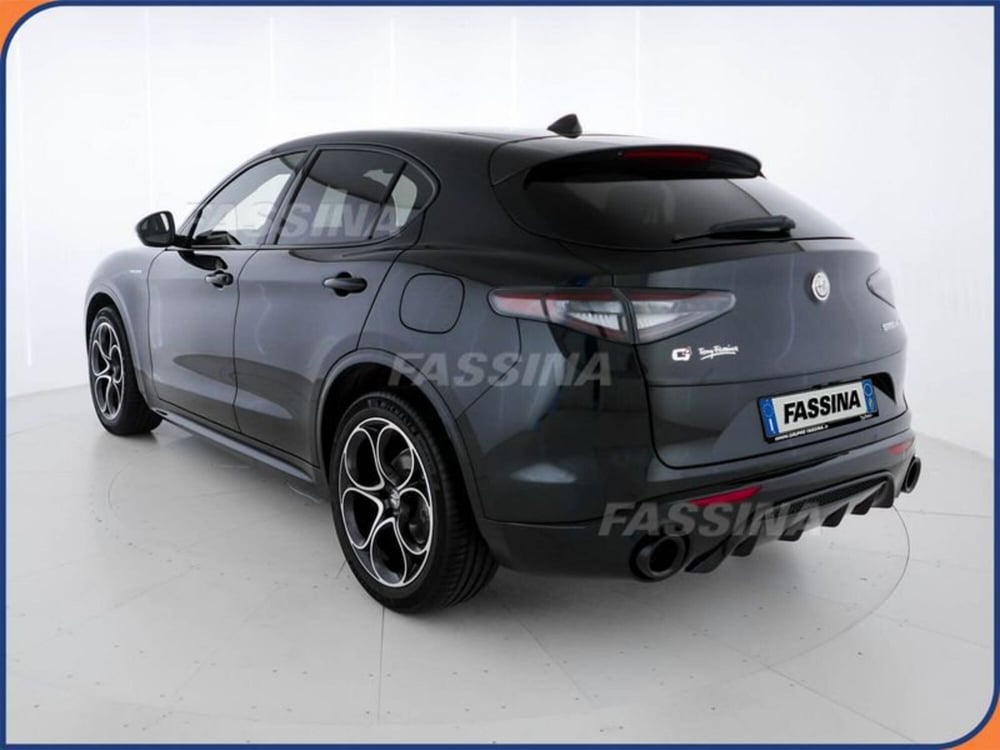 Alfa Romeo Stelvio nuova a Milano (4)