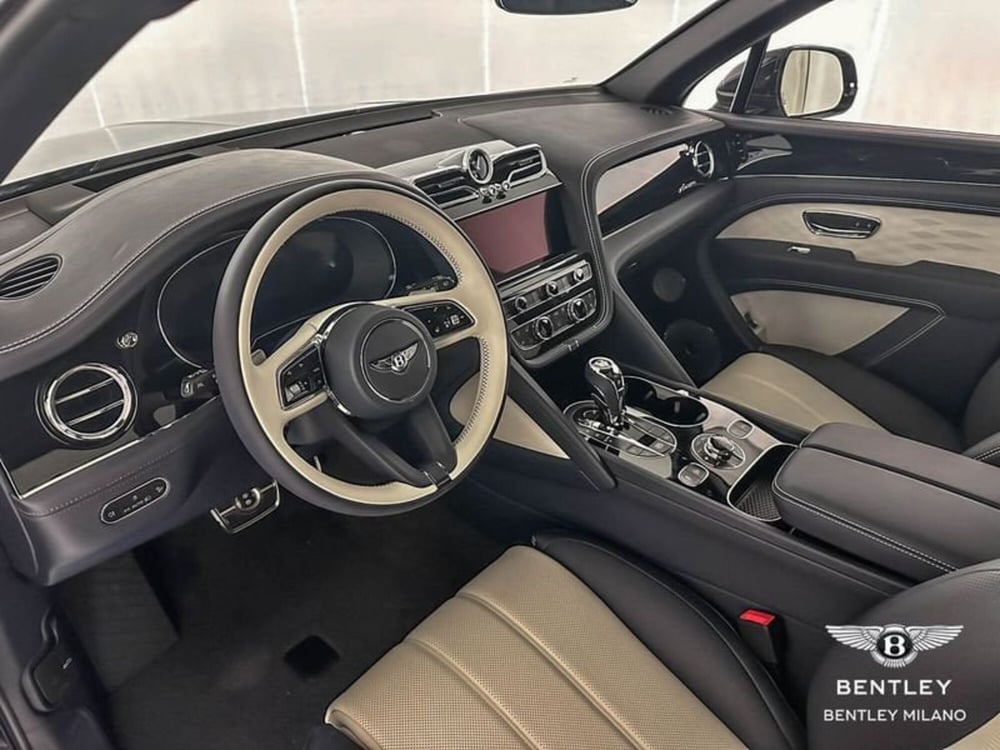 Bentley Bentayga nuova a Milano (10)